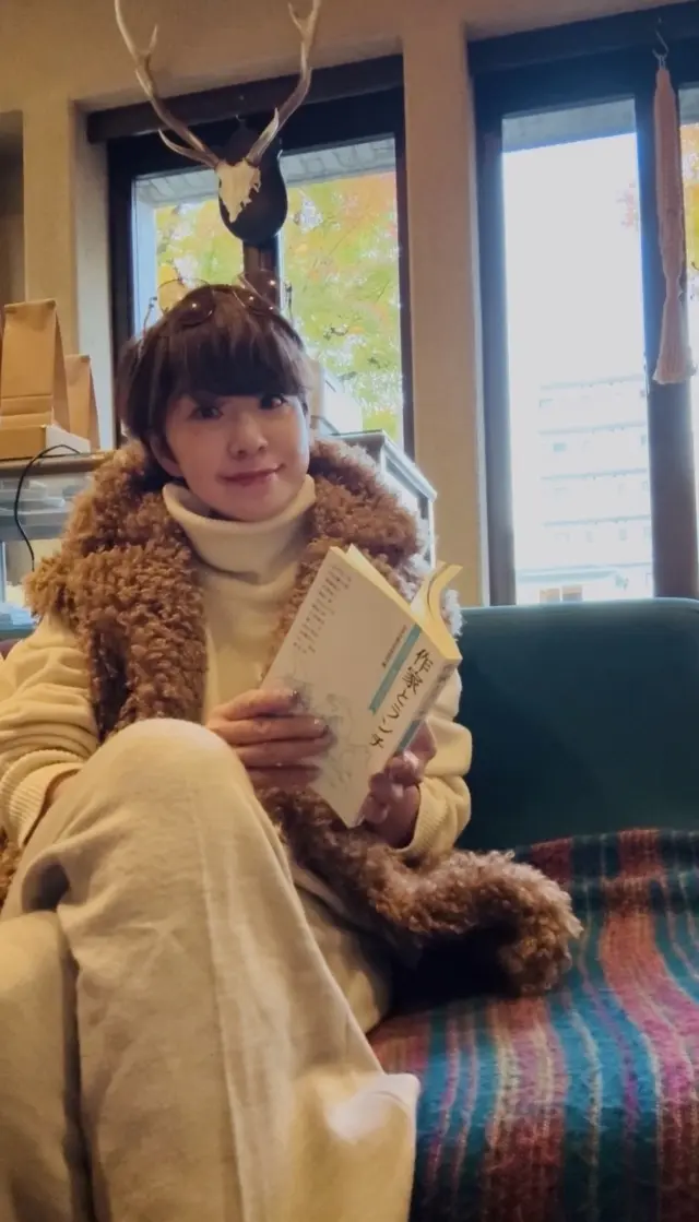 駒場公園の文壇カフェとイチョウ舞い散る銀の画像_8