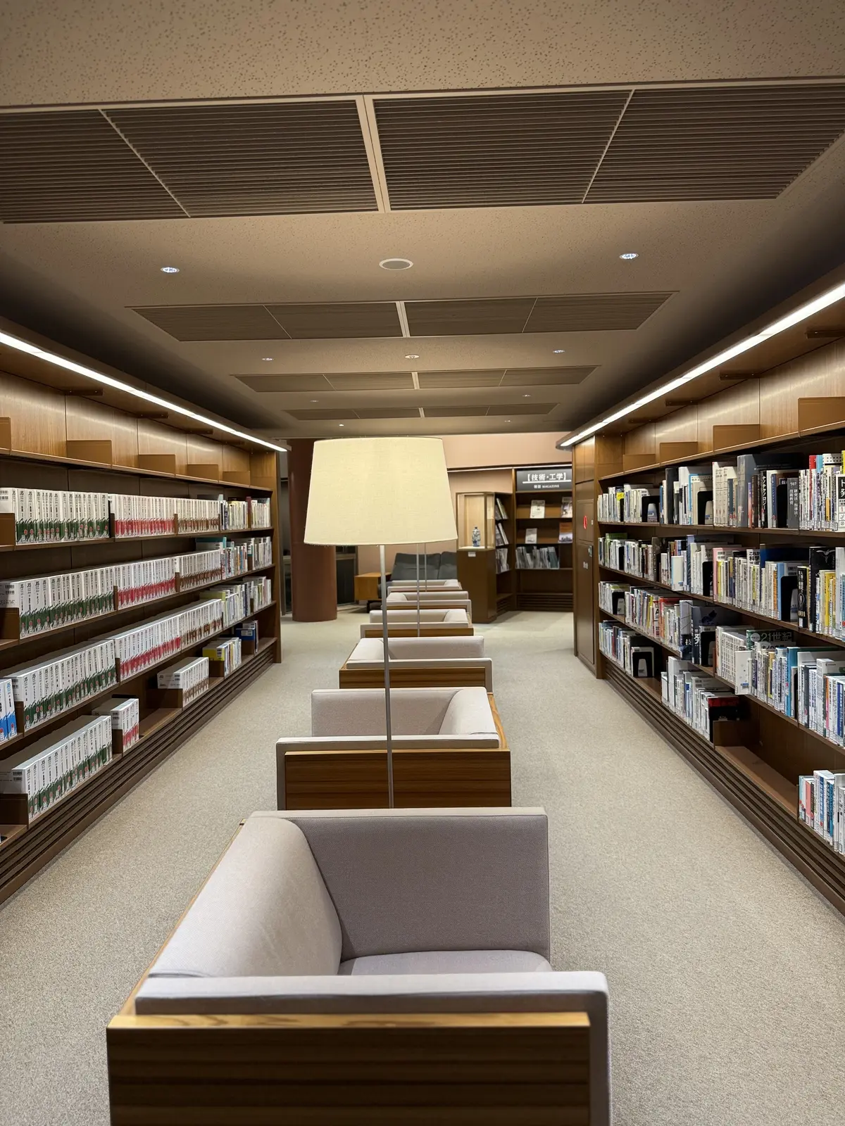 石川県　金沢市　金沢観光　石川県立図書館　建築美　金澤神社　金沢神社　石浦神社　神社巡り　白蛇龍神　白蛇　金沢観光スポット　