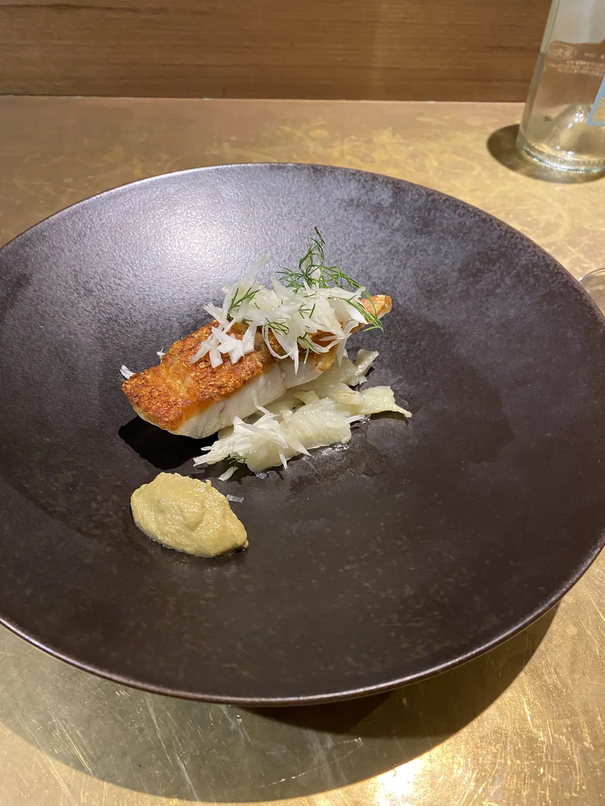 白身魚のポアレとウイキョウとディル、オリーブのソースを添えて