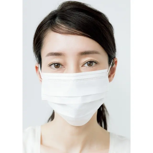 描きすぎない眉　マスク着用