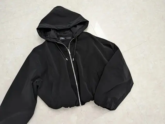 ZARA ショート丈パーカ