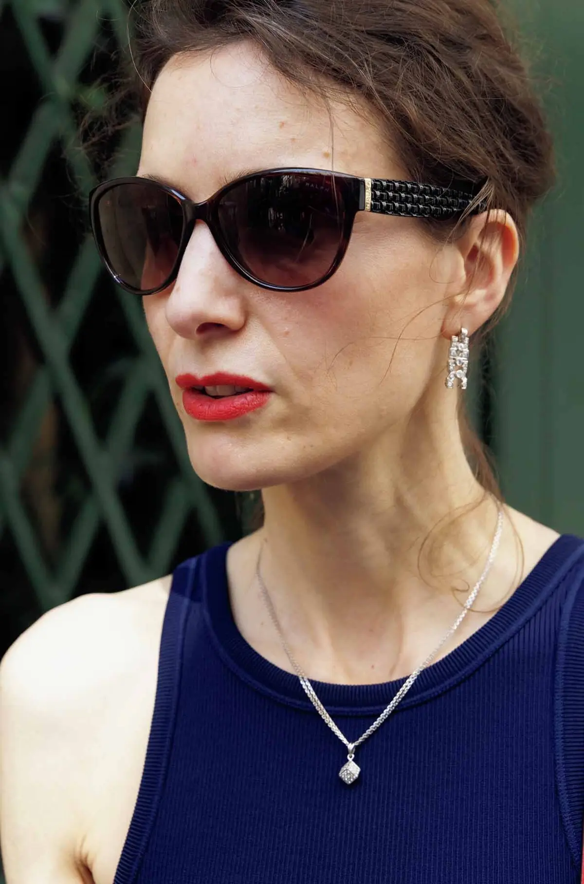 着こなしを深堀り！鮮やかなカラーをプラスの画像_3