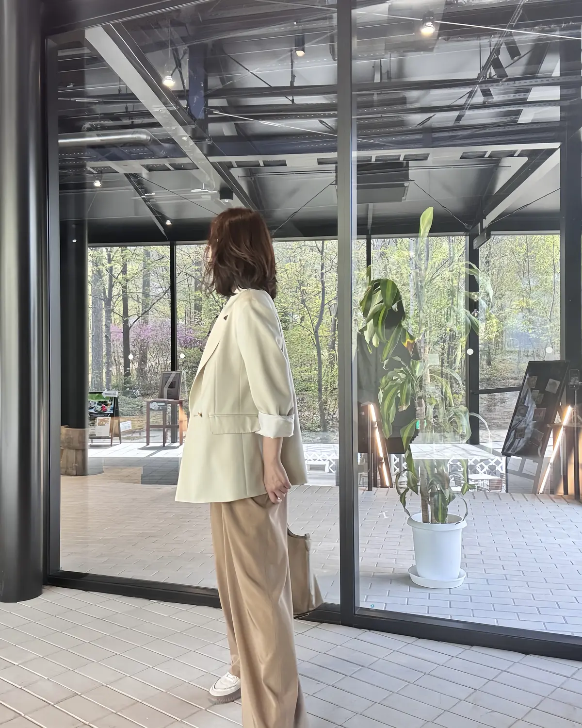 リッチブラウンでパンツコーデ。”旬”を取の画像_3