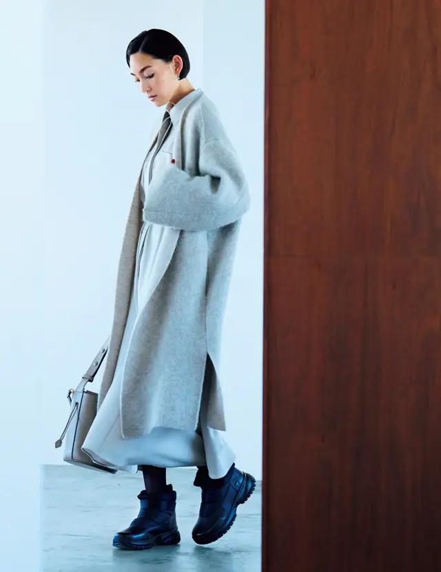 アグのショートブーツをはきこなすLIZA