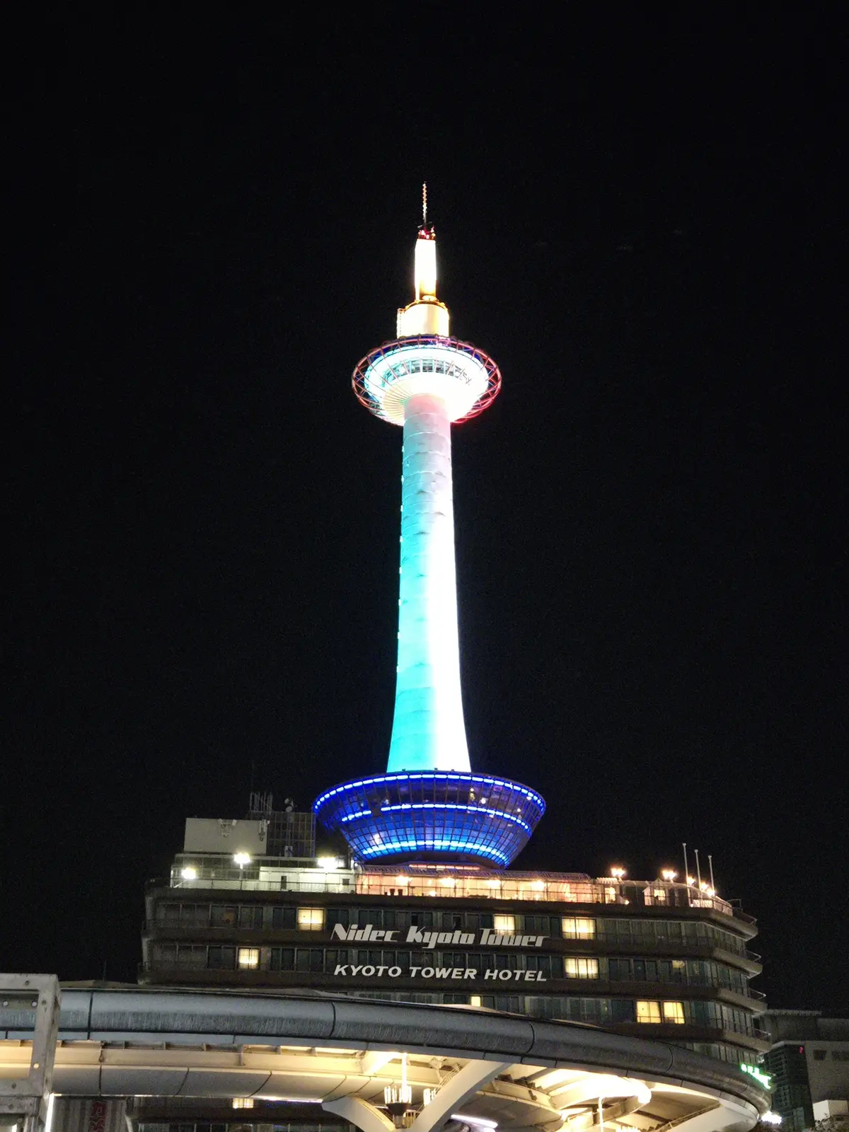 夜の京都タワー