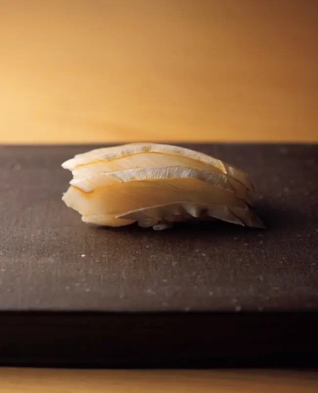 大人のひとり旅　美食　丹後　西入る　20900円のおまかせから　肝と青ねぎをしのばせた「ウスバハギ」　