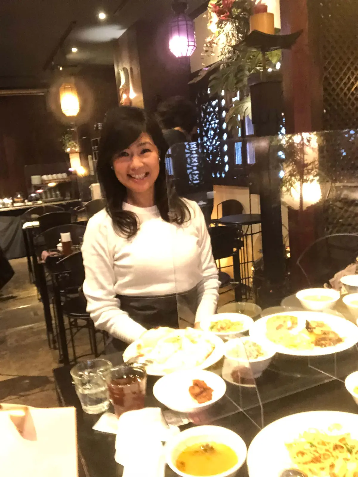 ASIAN PALM（アジアンパーム）神楽坂店。インド料理、タイ料理、中華料理、ベトナム料理。平日ランチ。ビュッフェ。店内。