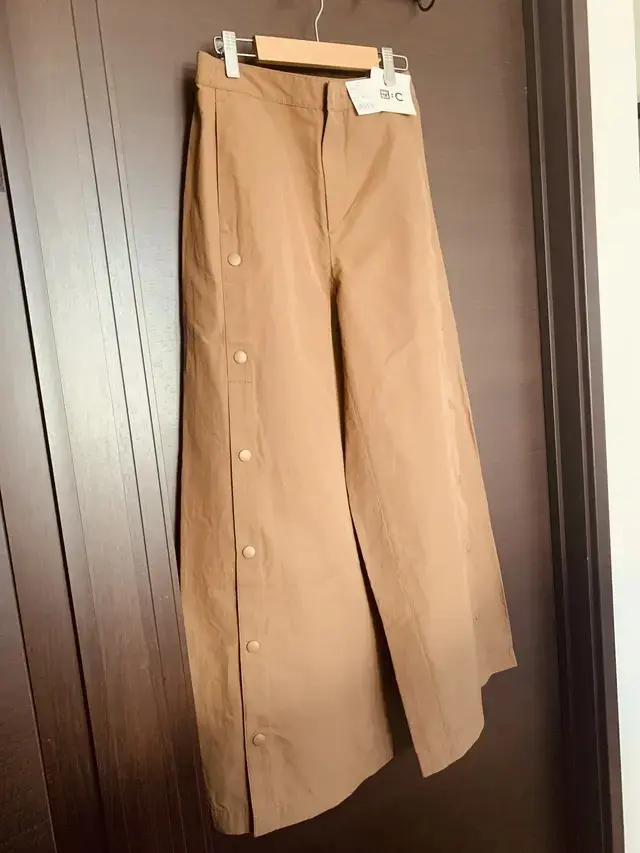 ユニクロ　サイドスナップパンツ