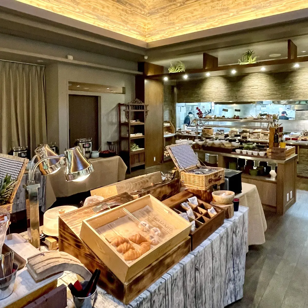 コートヤードバイマリオット白馬のレストラン「DINING ＆ BAR LAVAROCK」の朝食バイキング