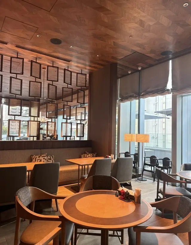 秋のミーティングにZARAのニットベストの画像_5