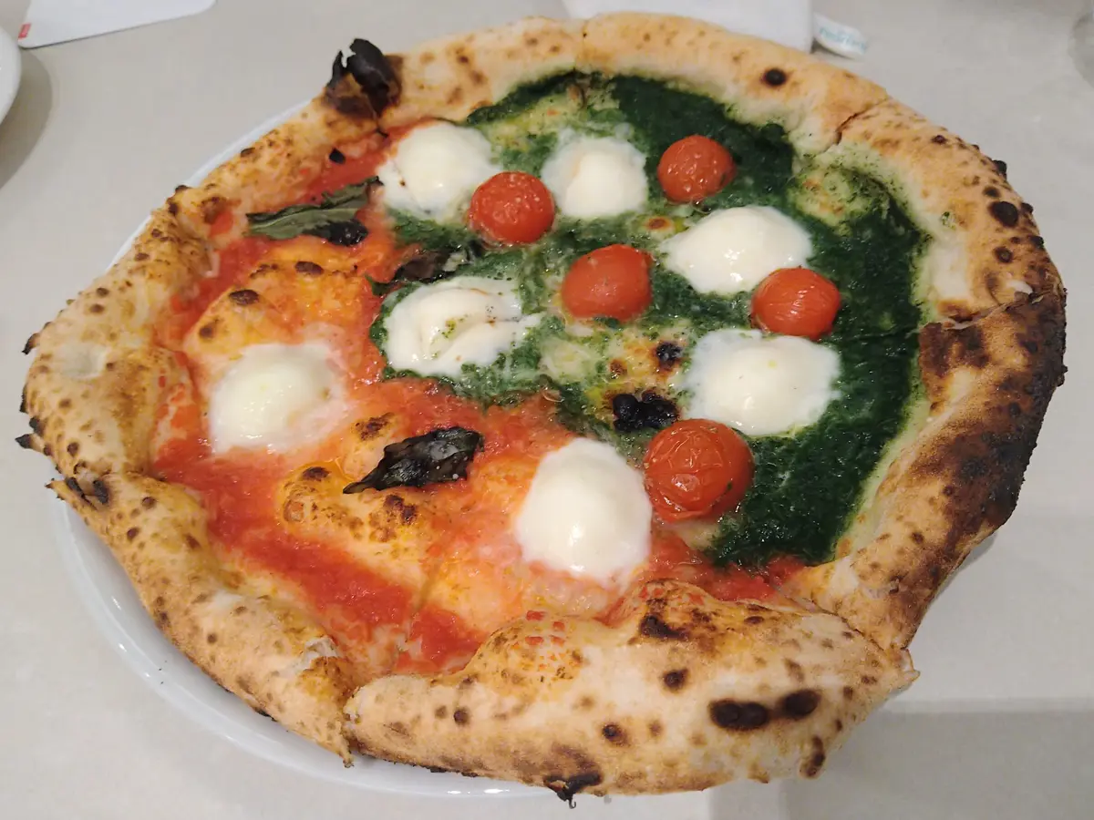 ル・ヴァンベール湖郷のピザ