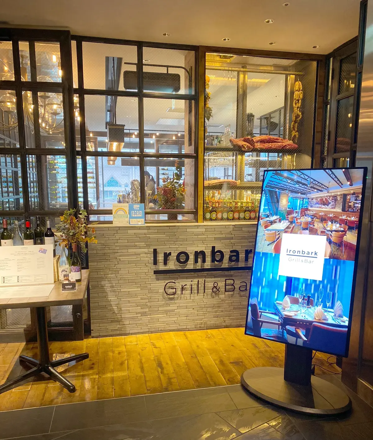 シャツ&ニットレイヤードスタイルの画像_1