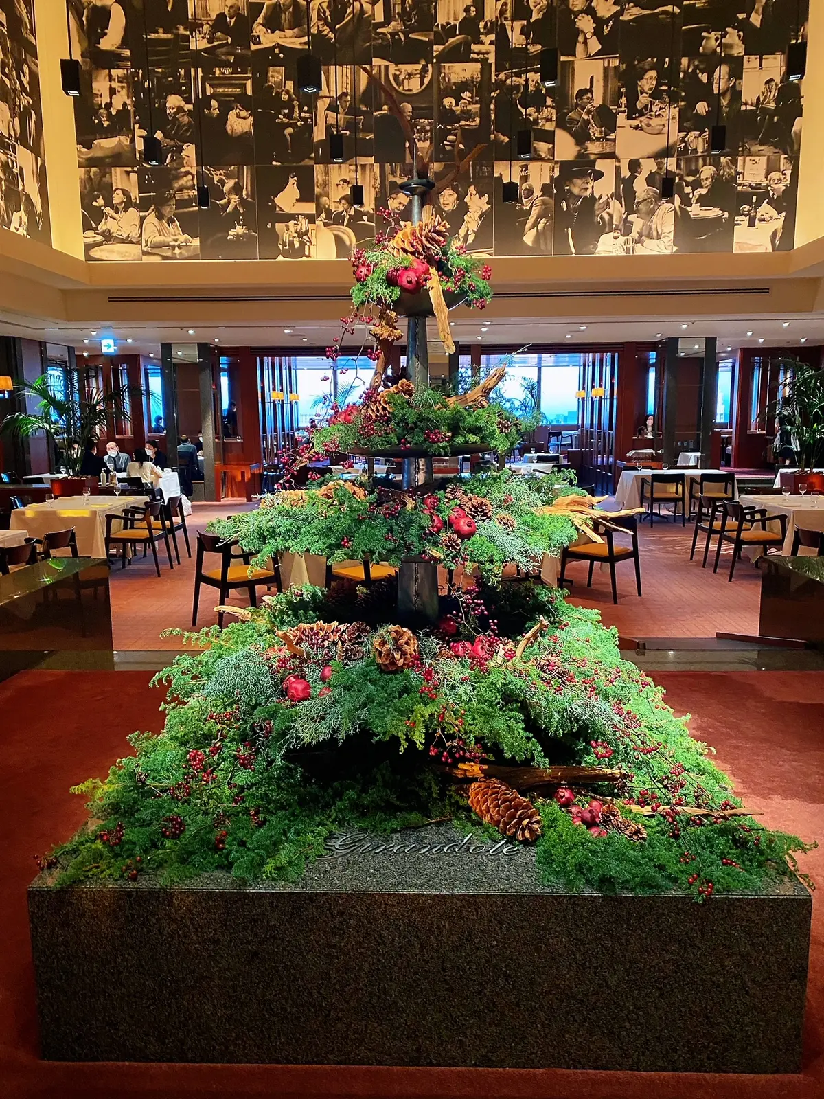 ブラックコーデで「パークハイアット東京」の画像_14