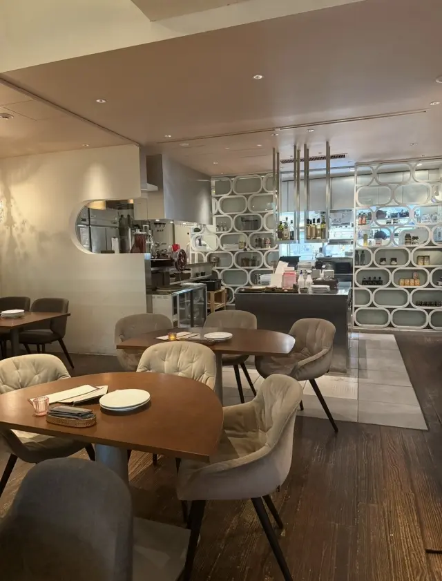 秋寒は無印良品の赤のトップスで温もりをチの画像_8