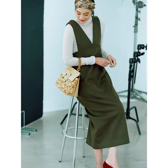 透けるニットと重ねて 秋一番の着こなしを