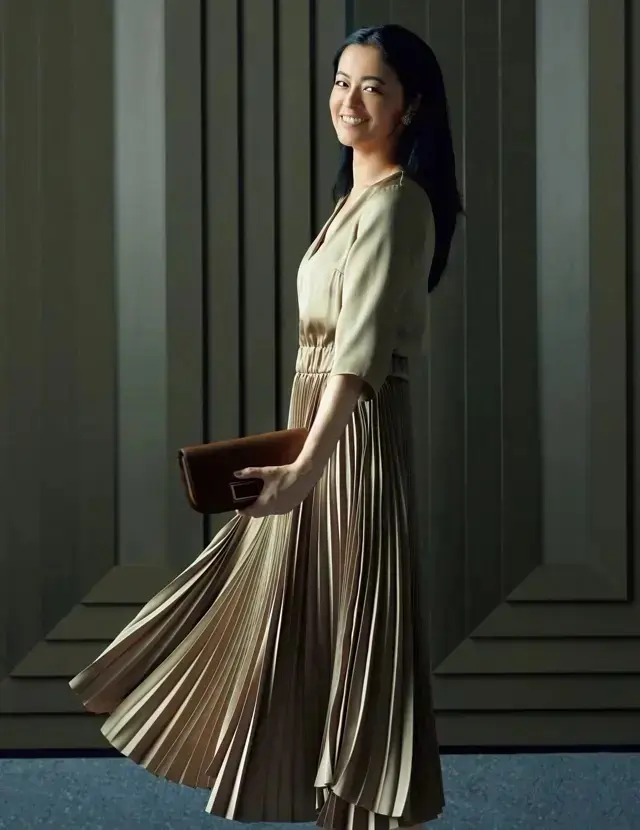 FABIANA FILIPPI（ファビアナフィリッピ）女優・黒谷友香「華やぎワンピース」スタイル