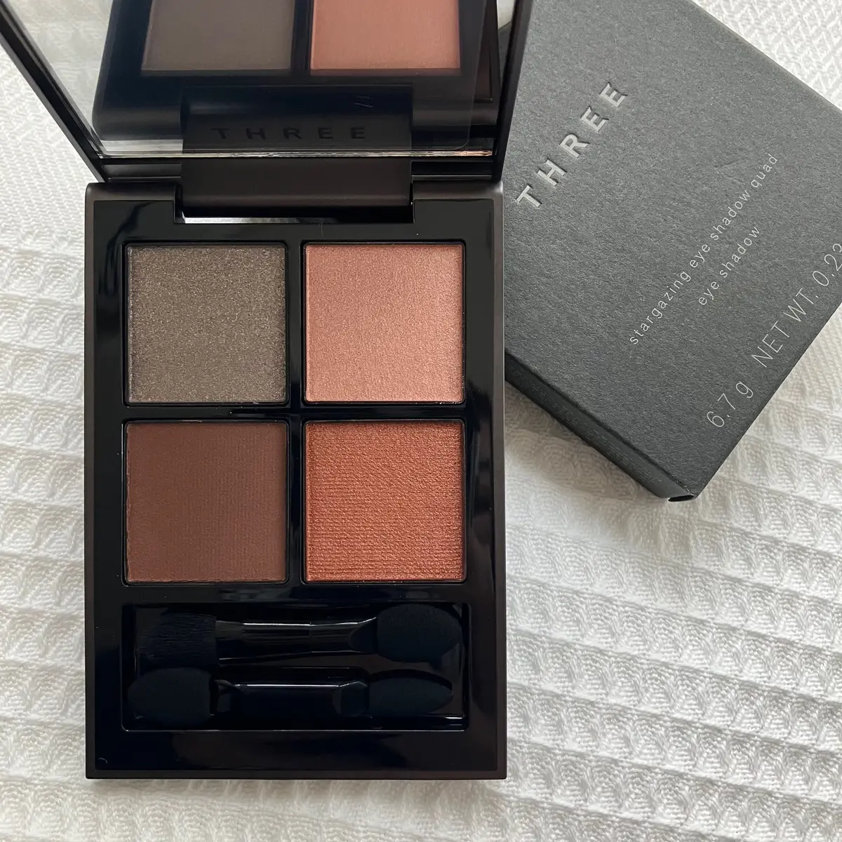 THREE スターゲージングアイシャドウクアッド 06
