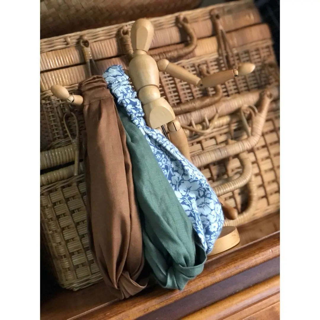 小物で楽しむ黒サテンワンピ❤︎の画像_4