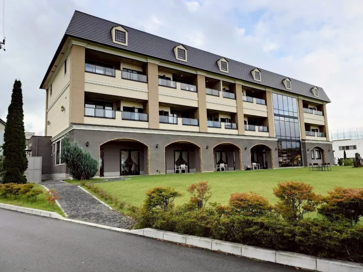 湖畔の洋館　かたくらシルクホテル