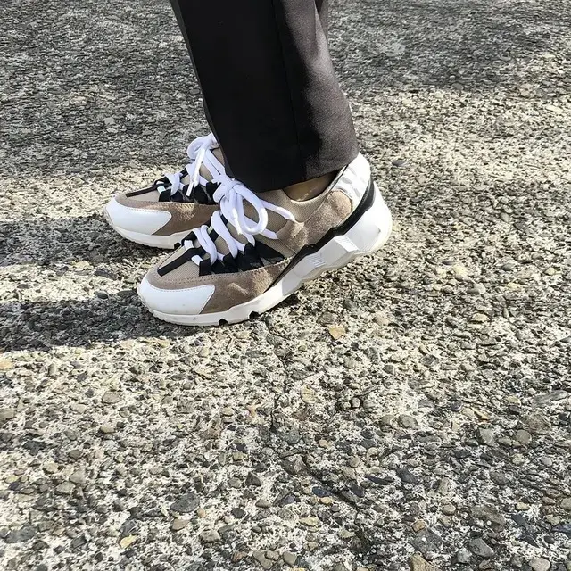 ピエール アルディのスニーカー