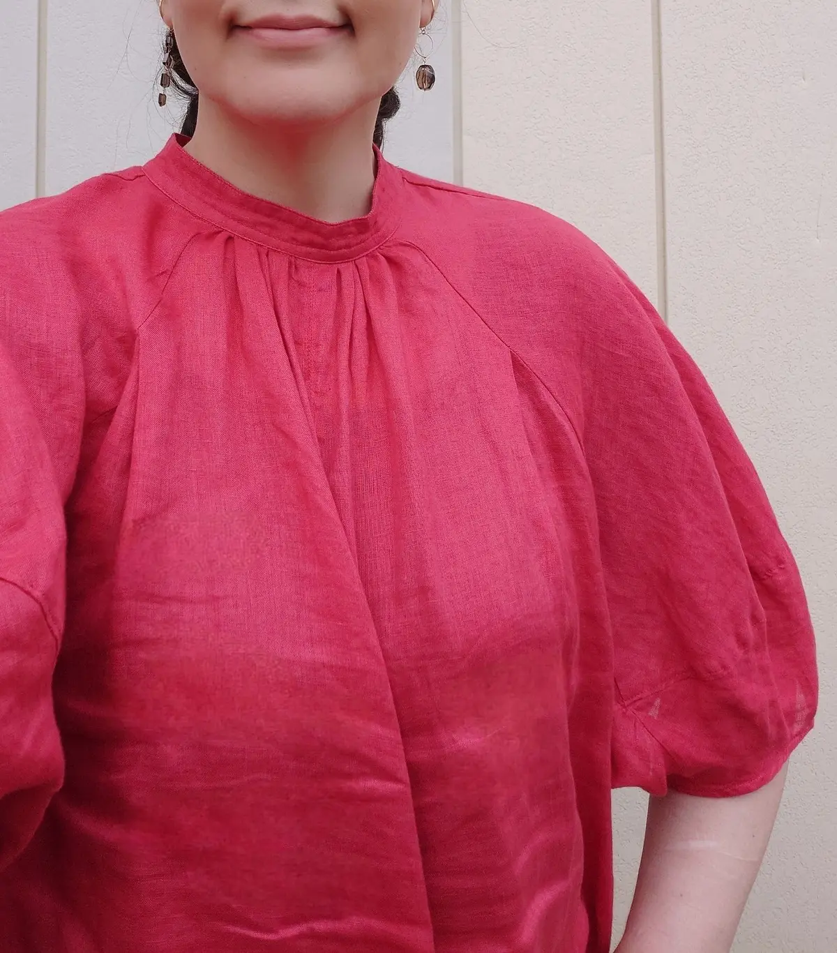 ピンクリネンブラウス上半身