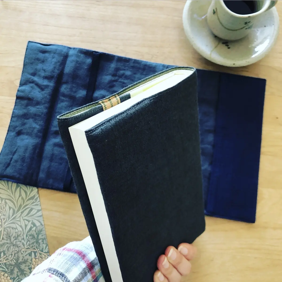 余り布でブックカバー作り
