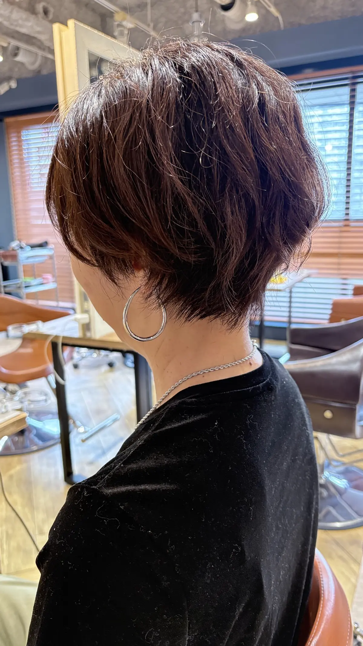 白髪染め　アラフィフ　美容院　うねり　くせげ