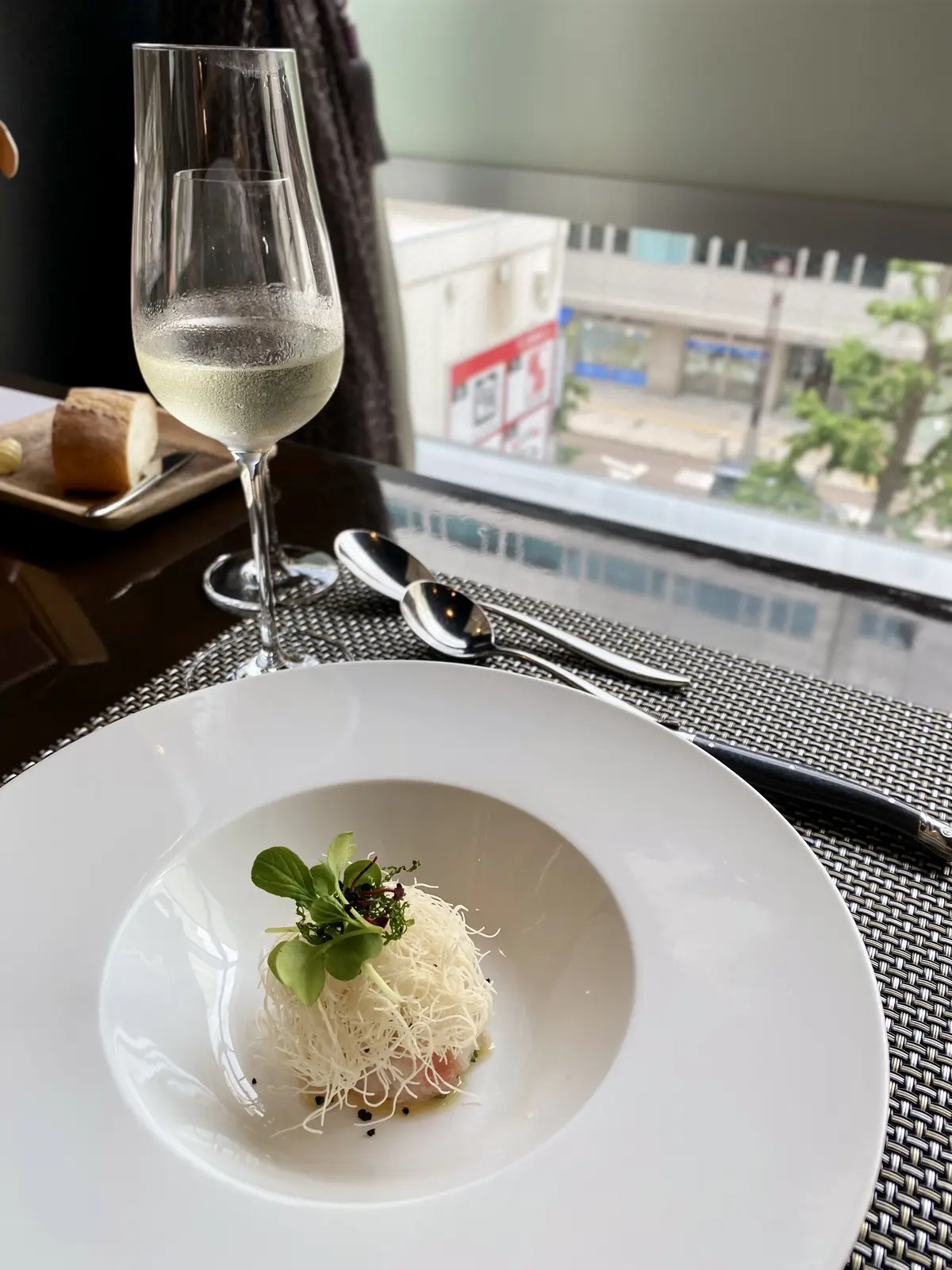 スパークリングとAFEL真鯛昆〆甘海老パートカダイフ