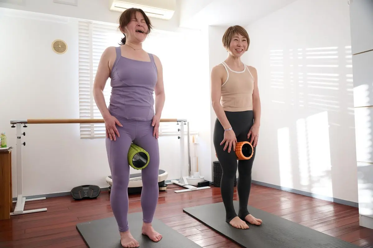 OurAge×Webエクラ　内ももにローラーを挟むだけ。