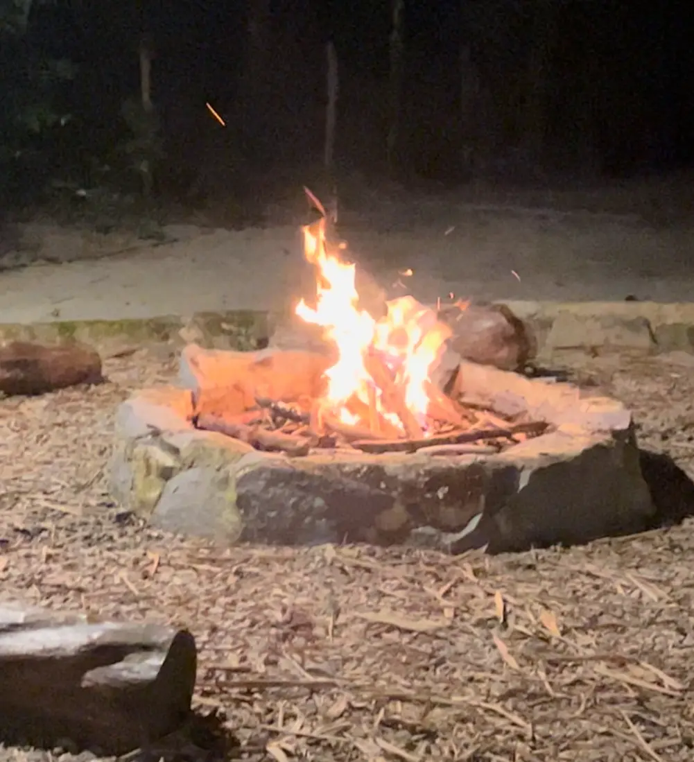 キャンプファイヤー