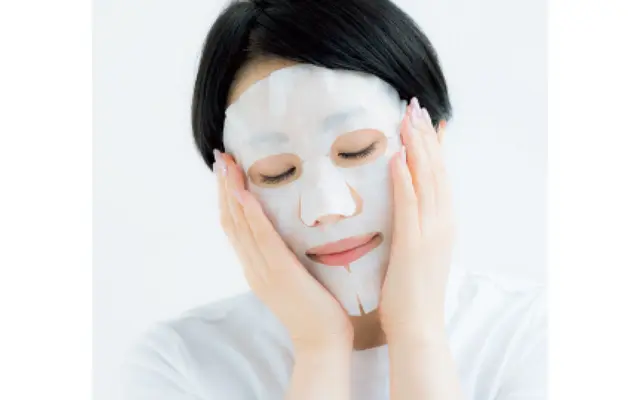 《1》シートマスクをのせて、10分放置。