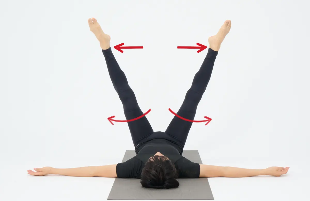 OurAge×Webエクラ　床バレエ_脚上げクロス_01