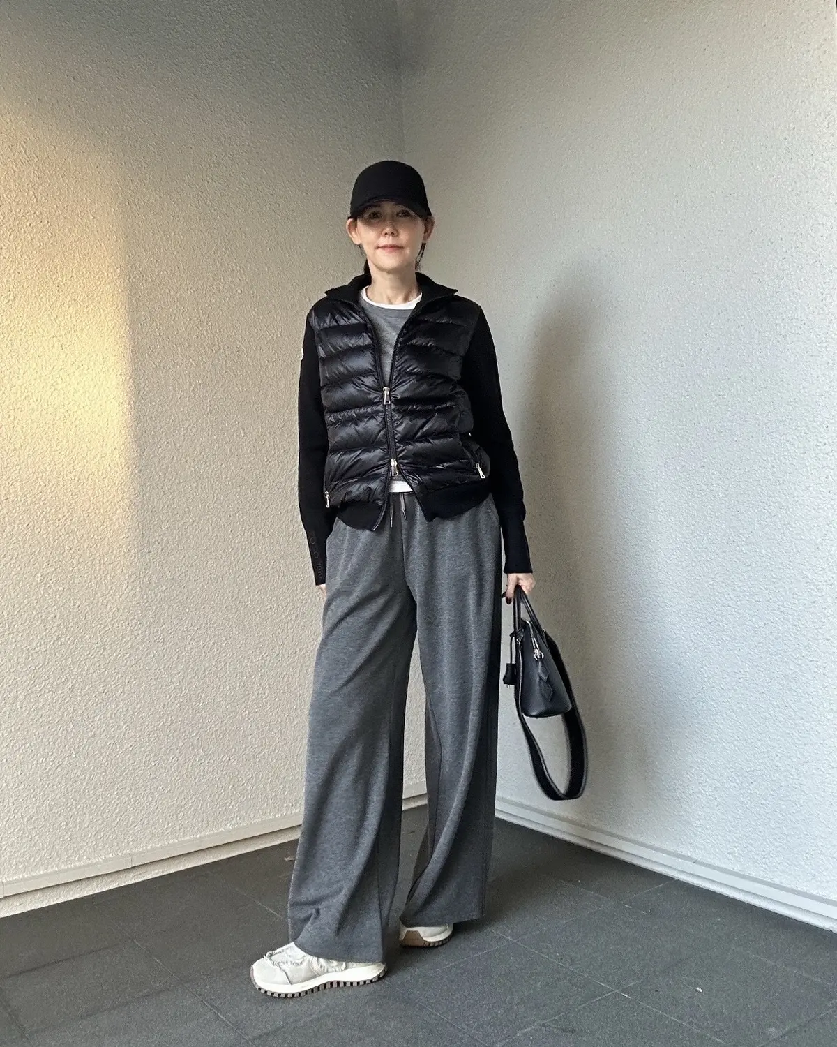 モンクレール　ダウンニットカーディガン