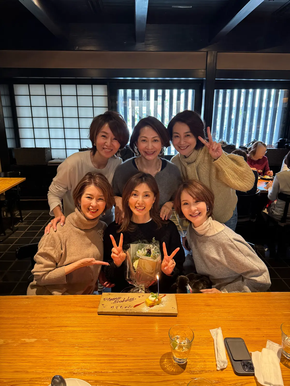 ブラックコーデに一手間加えてオシャレ度アの画像_6