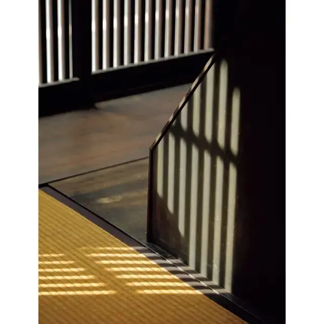 肩肘張らずに楽しめるように築百余年の町家にモダンさを取り入れた空間