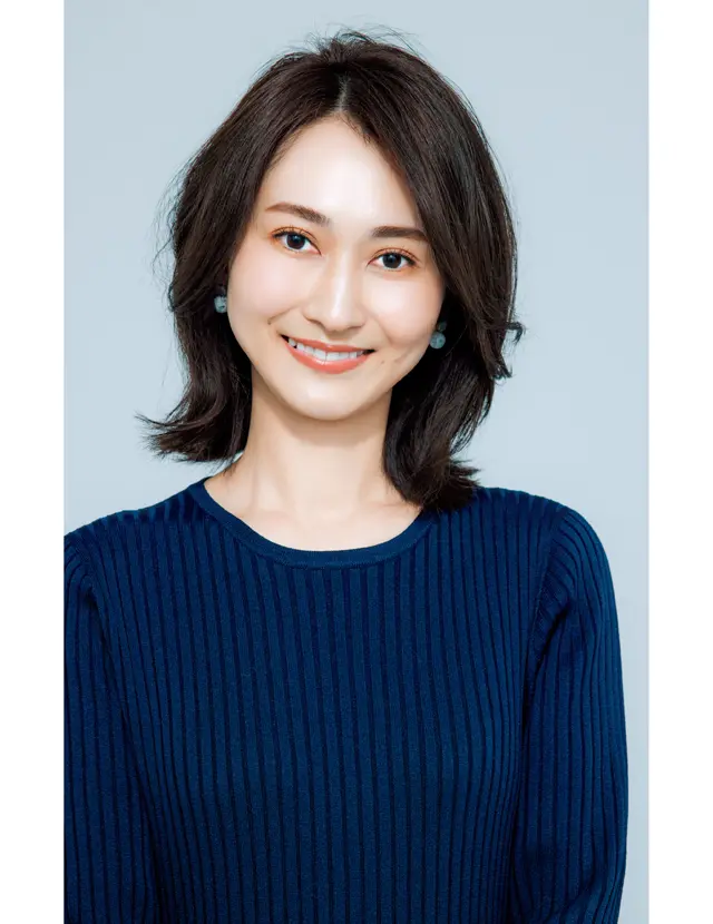 うねり毛のまとまりの悪さはタイトなフォルムで解決