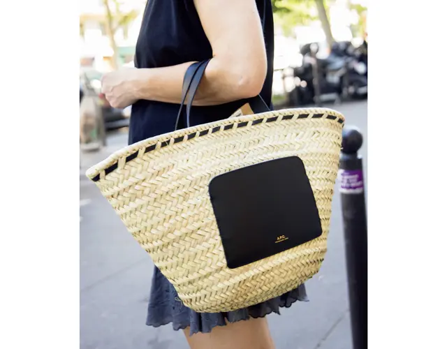 ステファニー（精神科医・パリ）レザー使いがクールなA.P.C.のカゴバッグ