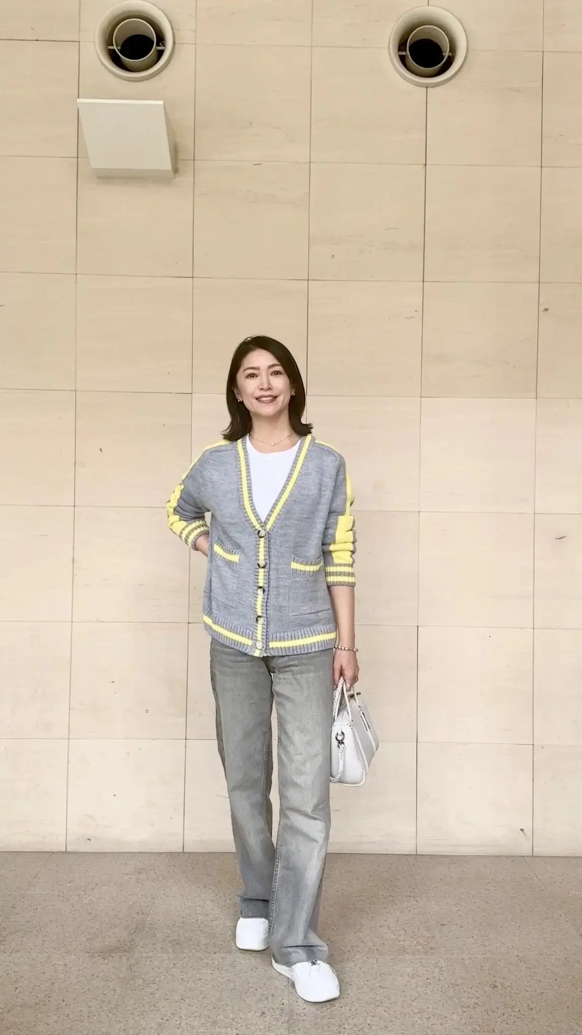 ZARA ジャケット・白Tシャツ・デニムパンツ愛用 エクラ華組  根村麻里さん