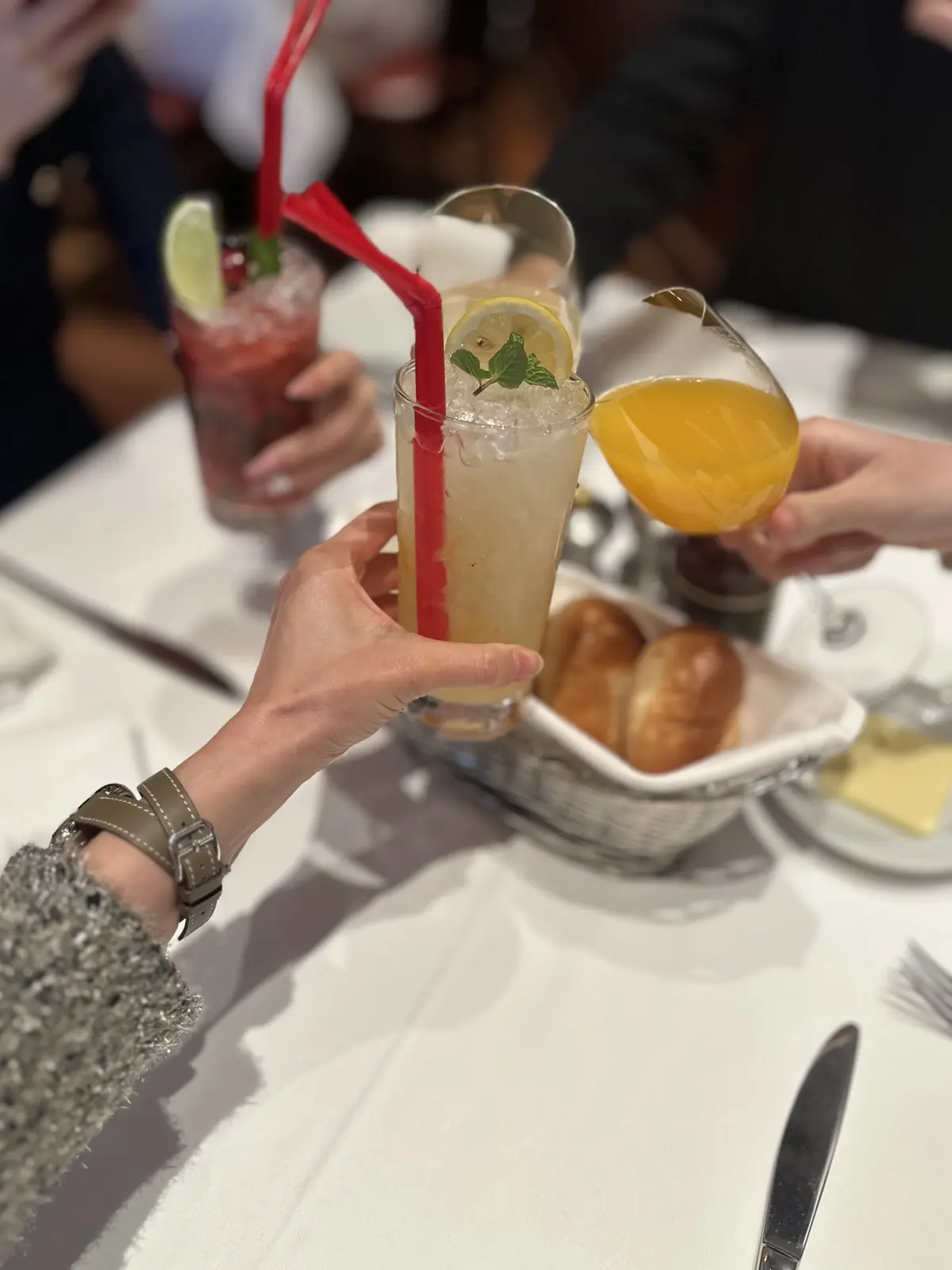 家族とのお祝いランチは、キラキラコーデでの画像_3