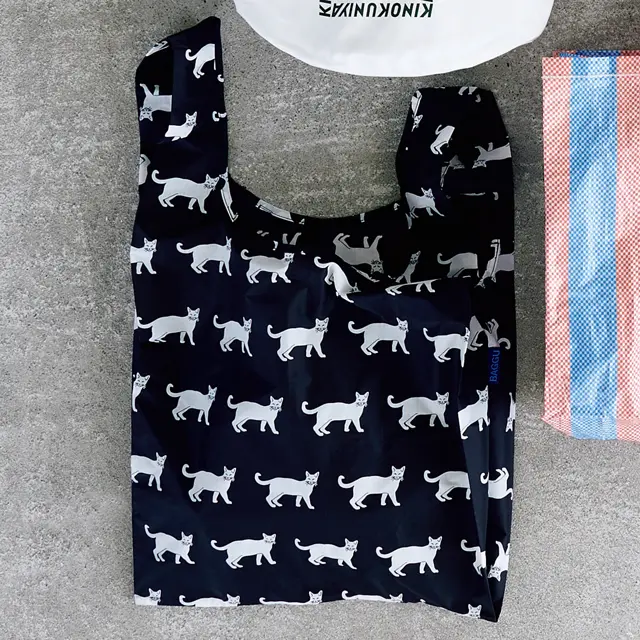 ミュージアムショップのセレクトはモダンアートな猫プリント