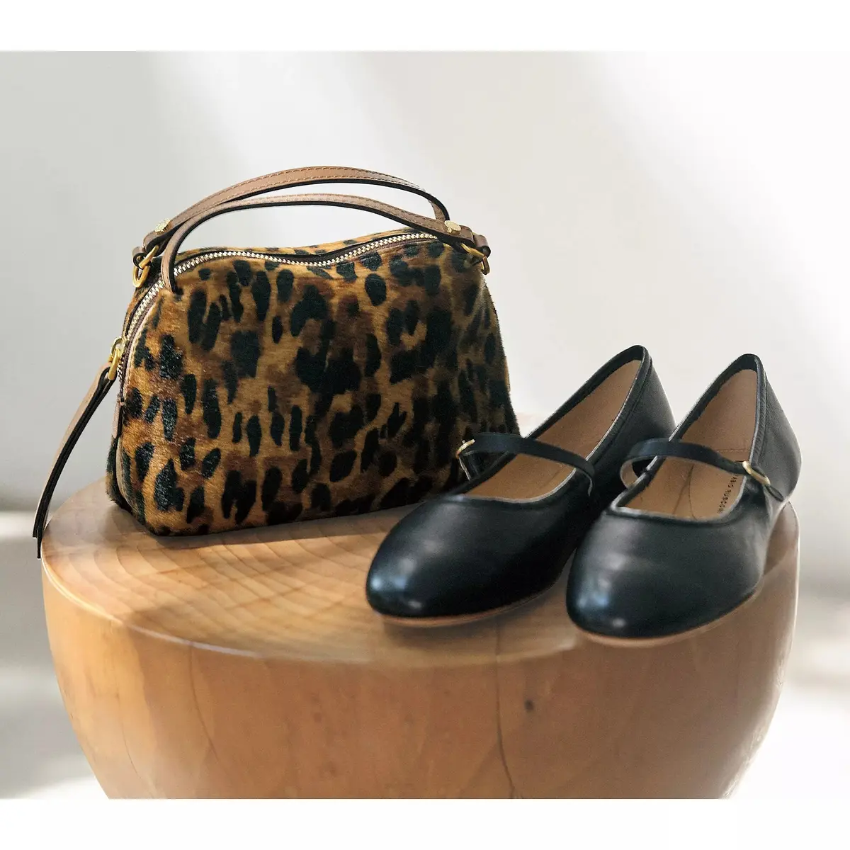 冬の装いに優雅なアクセントを添える新作バの画像_2