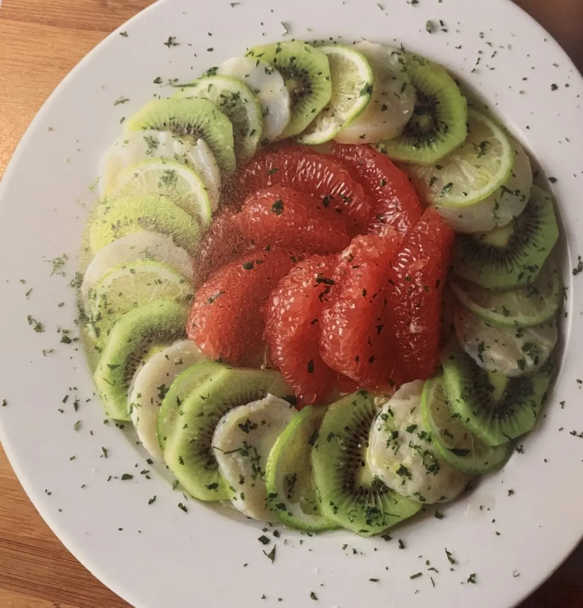 ホタテとキウイとグレープフルーツのサラダ