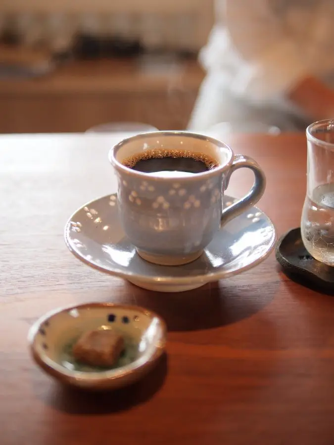 沖縄のカップ　黒糖　お茶うけ