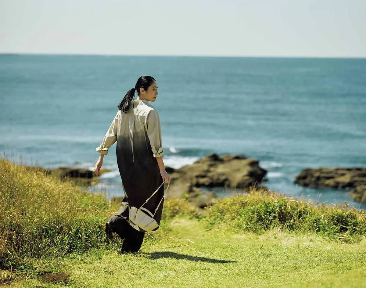 日本古来の炭染め。 黒のグラデーションに 豊かな感性を託して