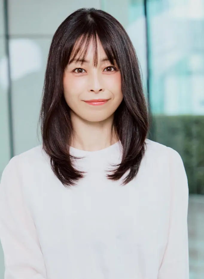 Webエクラ 前から見たセミロングヘアスタイル