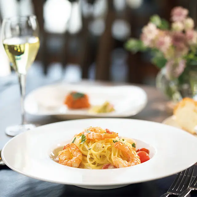 ランチは週2回メニューが替わる。ディナーは 産直フェアなどの季節食材イベントも定期的に開催