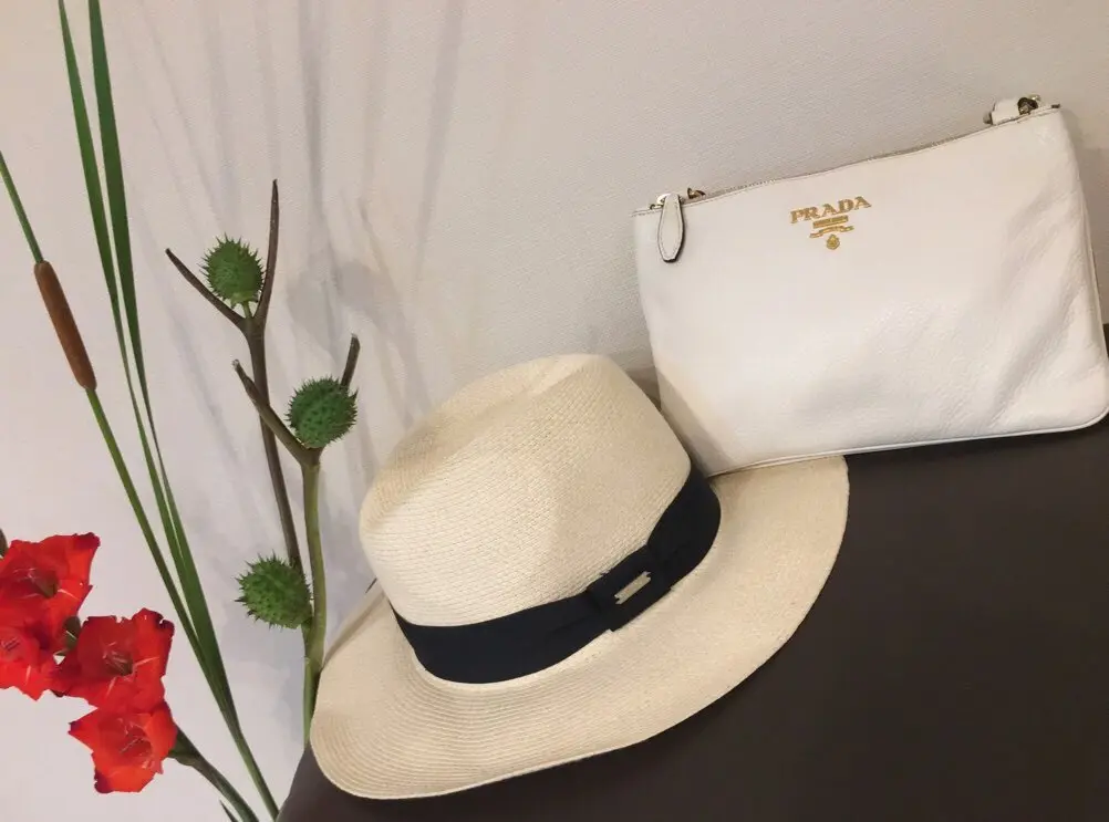 コーチのハットとプラダ のショルダー