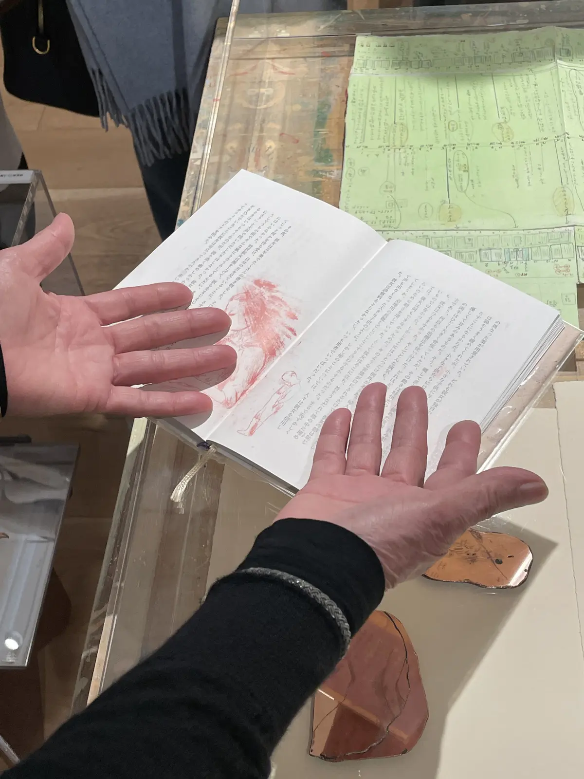 早稲田、館内、早稲田大学、早稲田大学 国際文学館、村上春樹ライブラリー、銅版画作家、山本容子、作品展、山本容子版画展