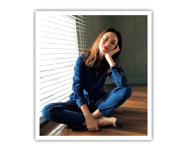 シンプルでイージーなデニムのジャンプスーツ