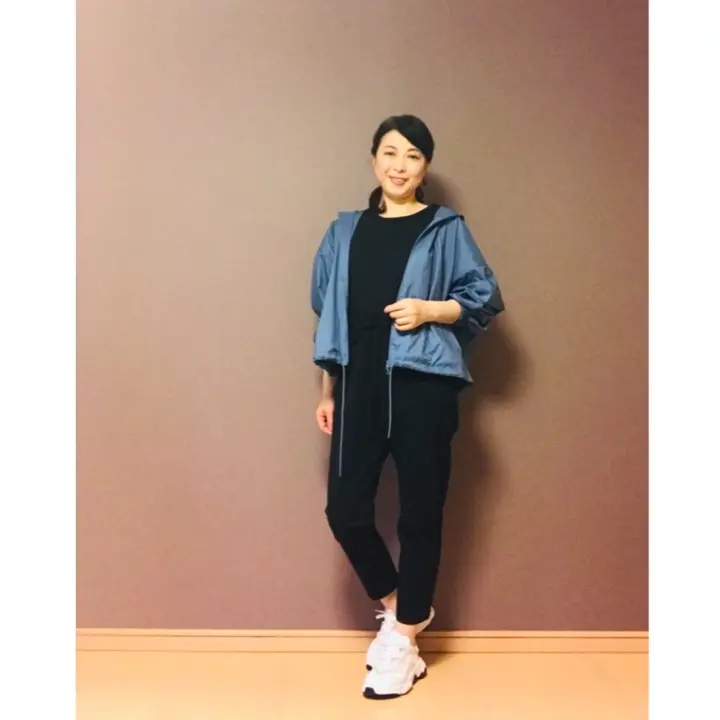 ユニクロ　セオリー　パーカー　白スニーカー　スニーカー